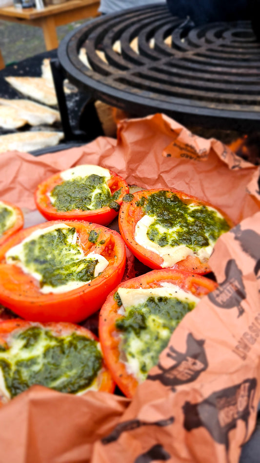 Gegrilde dorade met huisgemaakte pesto en gevulde tomaten